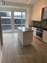 9618 Yonge St in Richmond Hill, ON - Building Photo - Building Photo