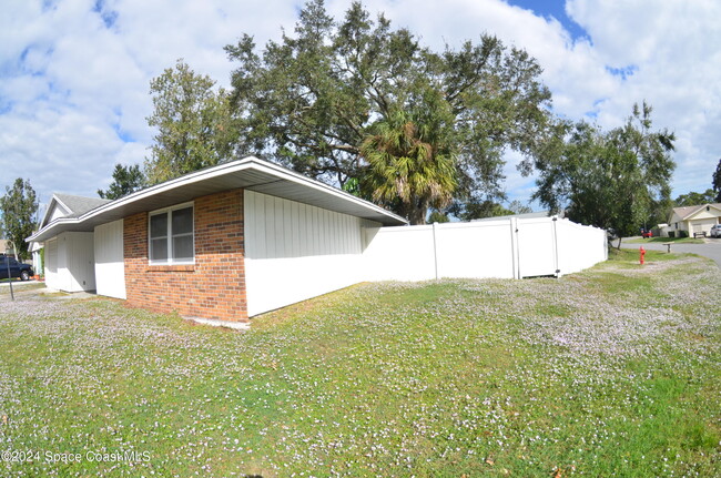 760 John Adams Ln in West Melbourne, FL - Foto de edificio - Building Photo