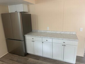 1221 N Valrico Rd in Valrico, FL - Foto de edificio - Building Photo