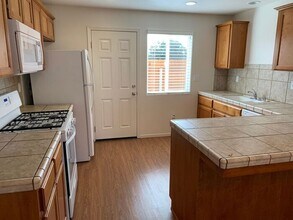 2921 N Crowe St in Visalia, CA - Building Photo - Building Photo