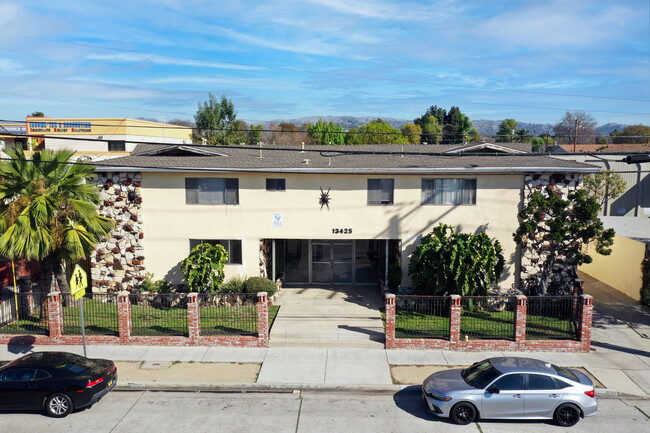 13425 Mulberry Dr in Whittier, CA - Building Photo - Building Photo