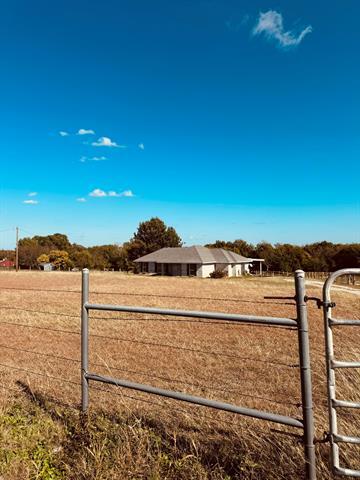 497 County Rd 4642 in Trenton, TX - Building Photo