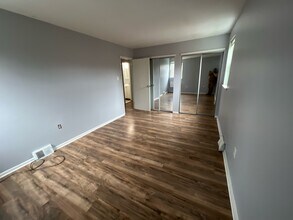 4714 Saint Denis Dr, Unit B in Philadelphia, PA - Foto de edificio - Building Photo