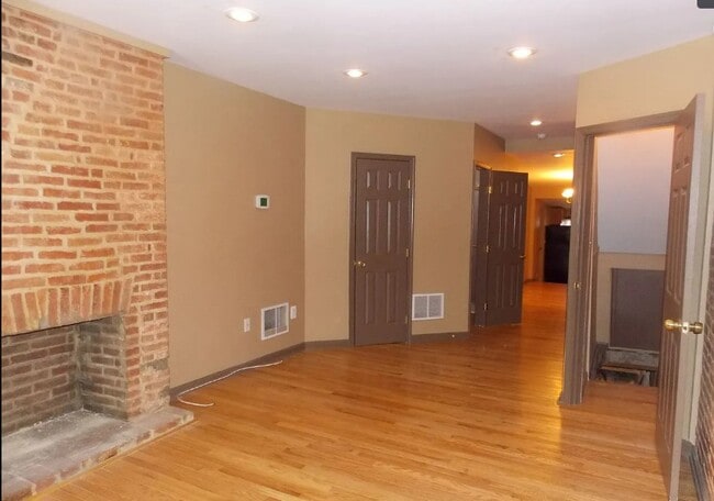 205 S Mount St photo'