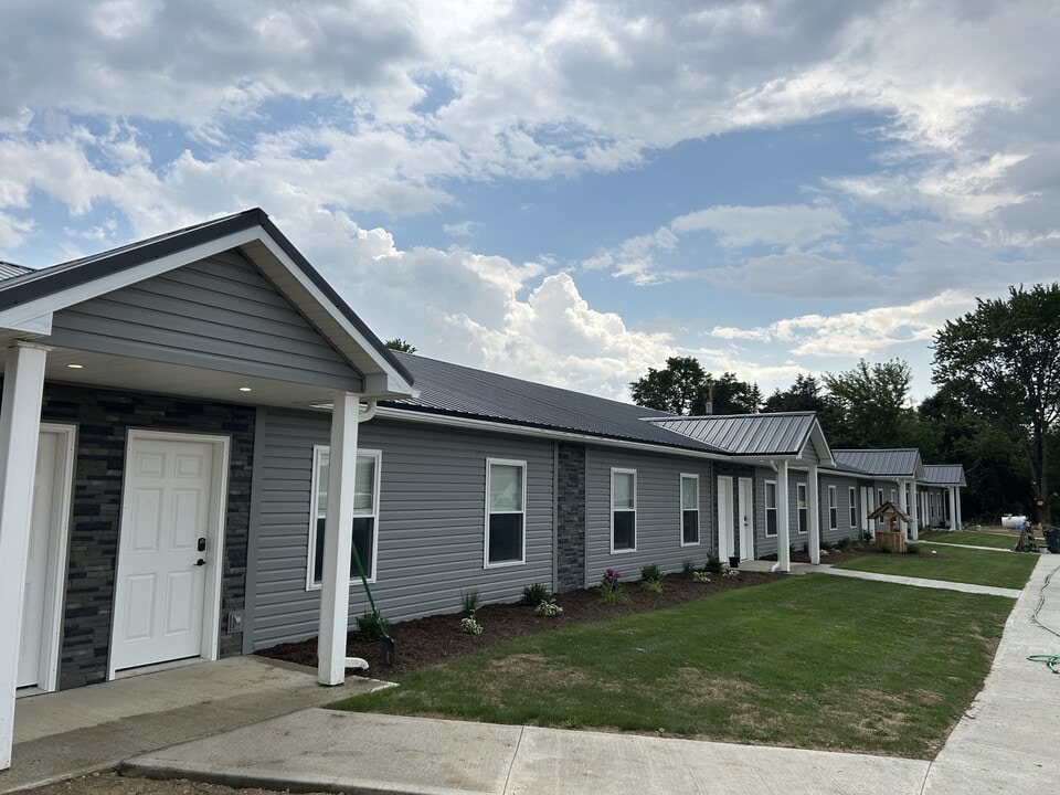 423 W 3rd St in Waterford, PA - Building Photo