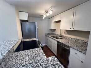 1001 Park Hill Dr in Gainesville, GA - Building Photo - Building Photo