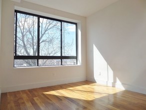 194 Stuyvesant Ave in Brooklyn, NY - Building Photo - Interior Photo