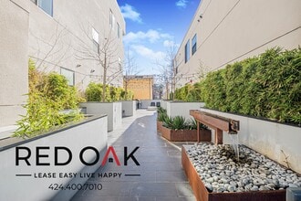 2409 Griffith Park Blvd in Los Angeles, CA - Building Photo - Building Photo