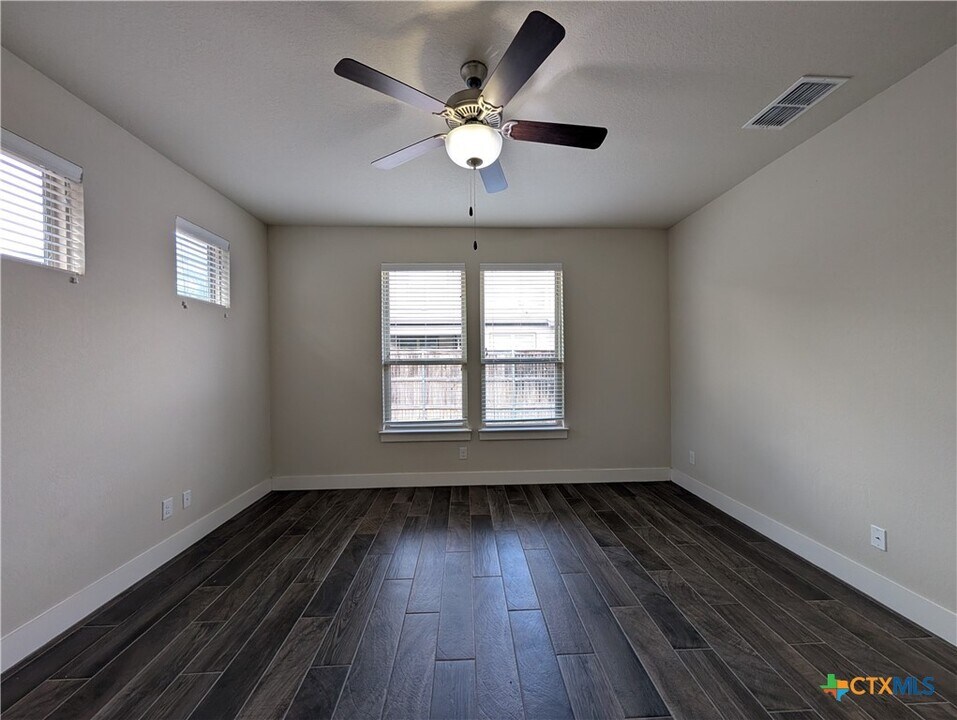 737 Milestone Pk in New Braunfels, TX - Building Photo