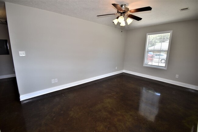 333 Rossview Rd in Clarksville, TN - Building Photo - Building Photo