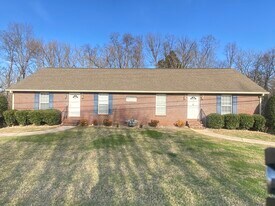 220 4th Ave, Unit B in Cookeville, TN - Building Photo
