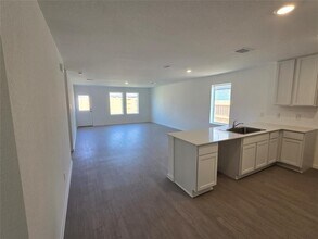 313 Nicholas Rd in Wharton, TX - Foto de edificio - Building Photo