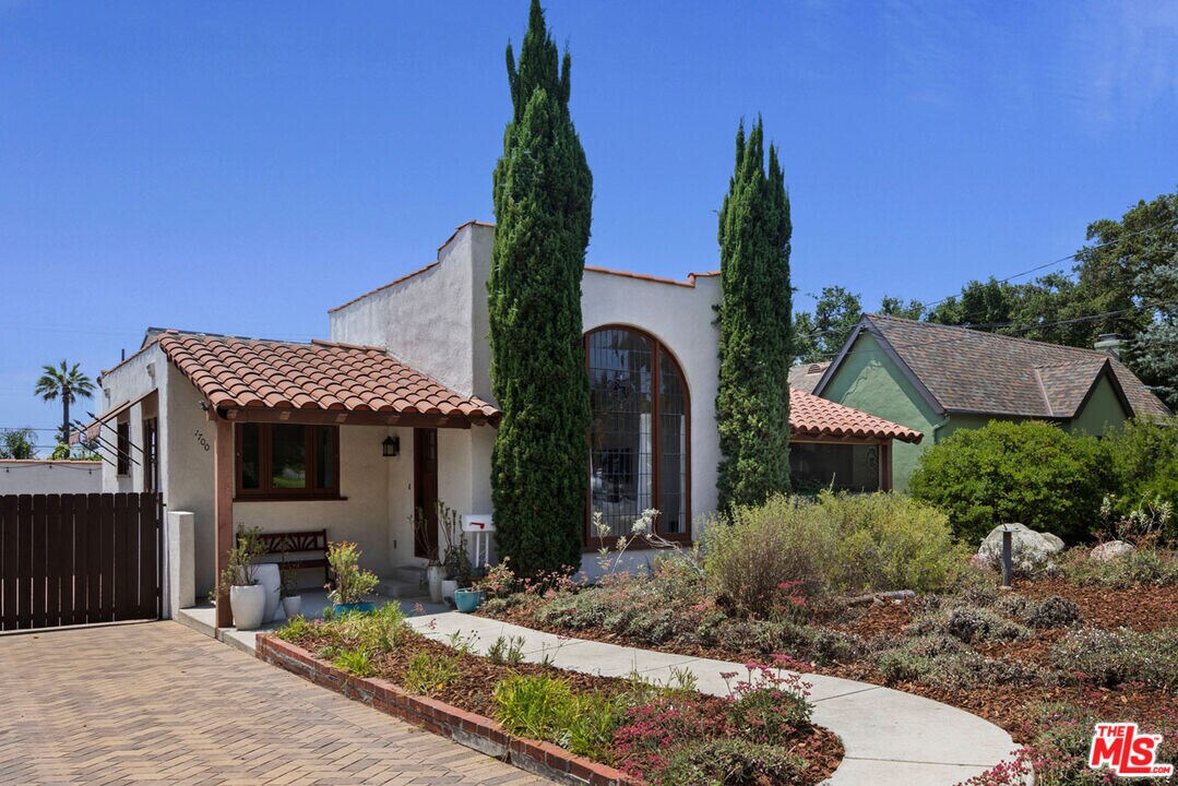 1700 Morada Pl in Altadena, CA - Building Photo