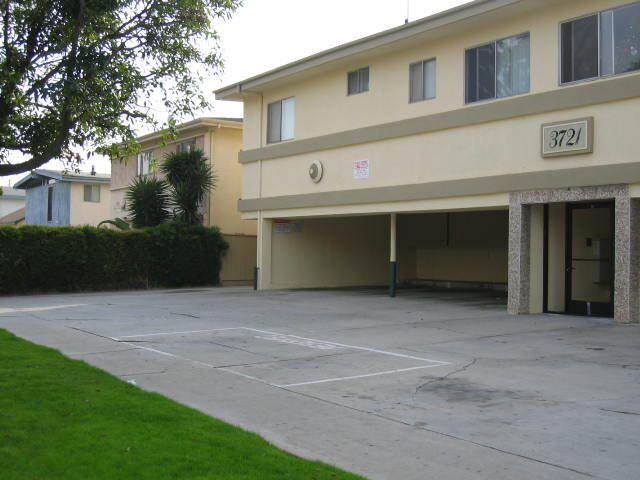 3721 Midvale Ave in Los Angeles, CA - Foto de edificio - Building Photo