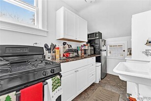 55 Winspear Ave, Unit Upper in Buffalo, NY - Building Photo