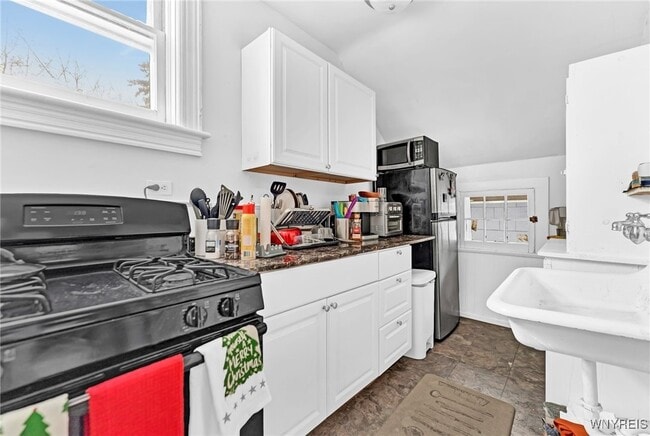 55 Winspear Ave, Unit Upper