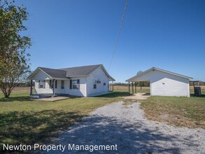 8606 Old Railroad Bed Rd in Toney, AL - Building Photo - Building Photo