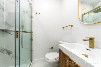 Brand New 3 Bed 3 Bath with OD space! in Brooklyn, NY - Foto de edificio - Building Photo