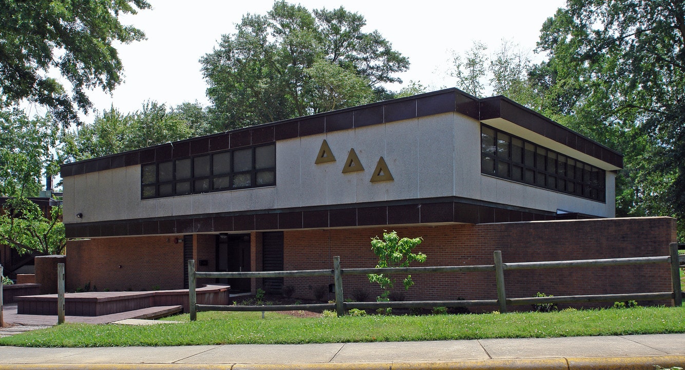 2511 Fraternity Ct in Raleigh, NC - Foto de edificio