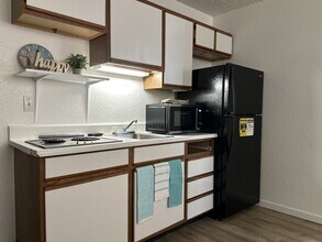 Sunrise Apartments in Bullhead City, AZ - Building Photo - Building Photo