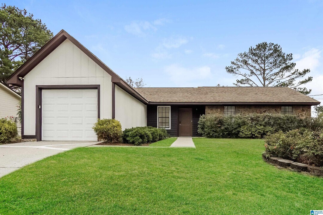 117 Pebble Ln in Alabaster, AL - Building Photo