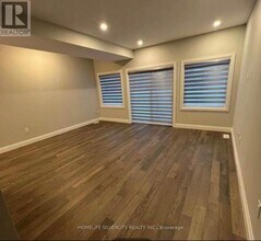 307 Chapel Hill Dr in Kitchener, ON - Building Photo - Building Photo