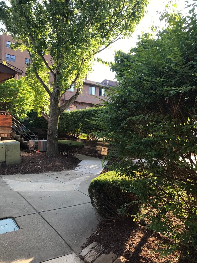 3245 Niagara Sq, Unit 3245 Niagara Square in Pittsburgh, PA - Building Photo - Building Photo