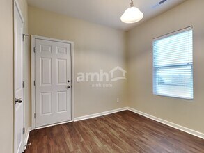 251 Old Carolina Dr in Goose Creek, SC - Foto de edificio - Building Photo