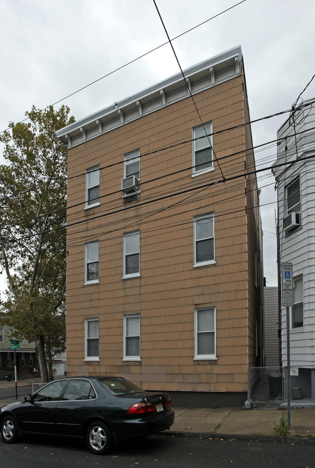 94 Stuyvesant Ave in Jersey City, NJ - Foto de edificio - Building Photo
