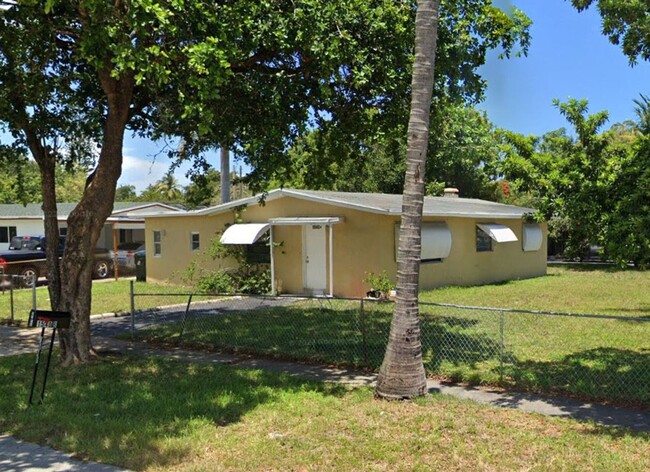 1540 NW 19th Ave in Fort Lauderdale, FL - Building Photo - Building Photo