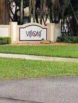 543 Racquet Club Rd in Weston, FL - Building Photo