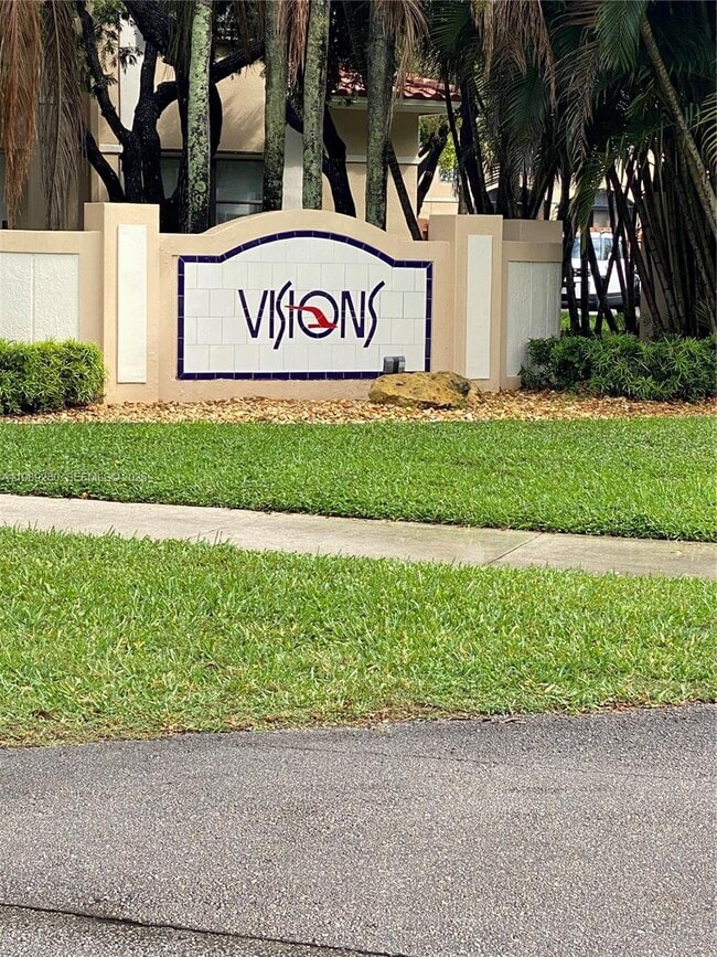 property at 543 Racquet Club Rd