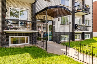 6010 Renoir Rue in Montréal, QC - Building Photo