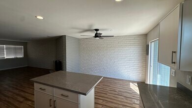 2808 S Mill Ave in Tempe, AZ - Foto de edificio - Building Photo