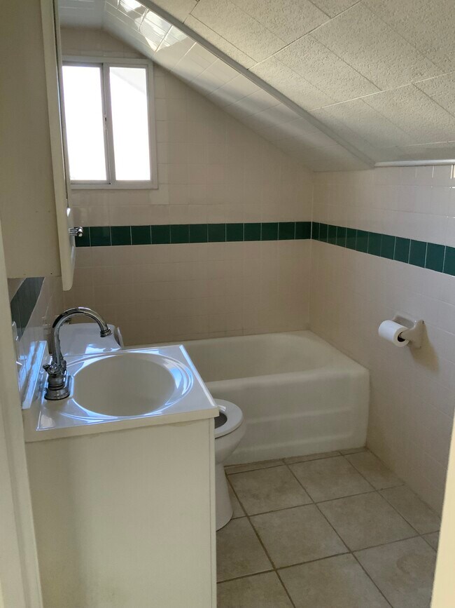 1515 26th St, Unit Apt #C in Rock Island, IL - Foto de edificio - Building Photo