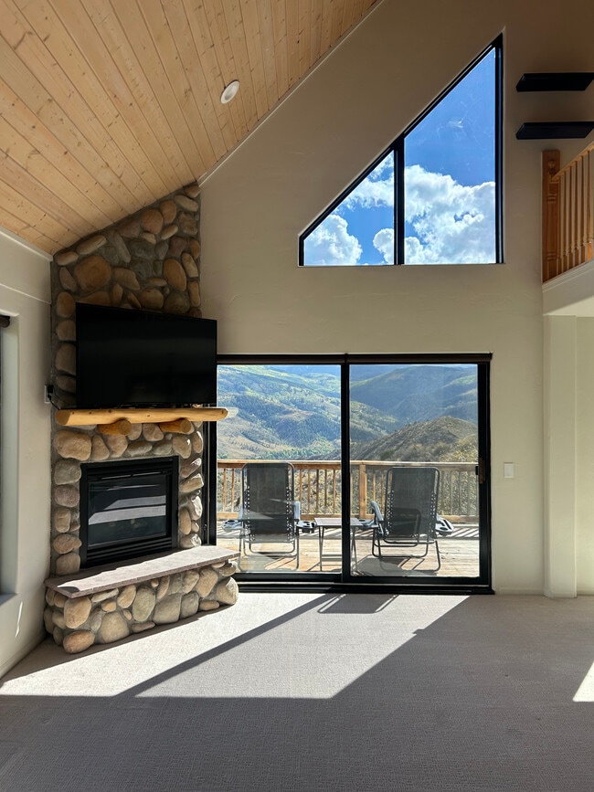 2810 O Neal Spur in Avon, CO - Building Photo - Building Photo