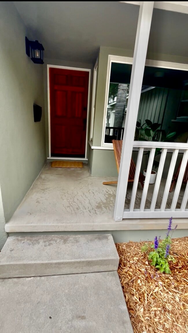 6945 Cedros Ave in Los Angeles, CA - Building Photo - Building Photo