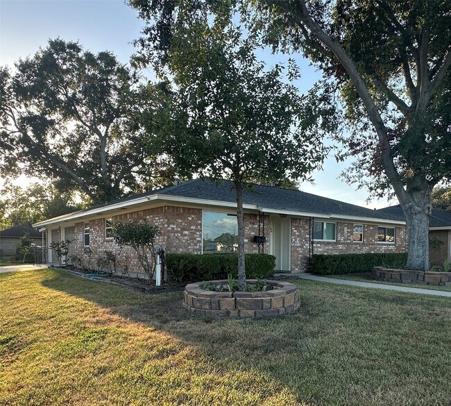 1132 Mahlmann St in Rosenberg, TX - Building Photo - Building Photo