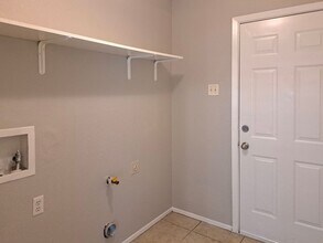 402 Renee Dr in Irving, TX - Building Photo - Building Photo