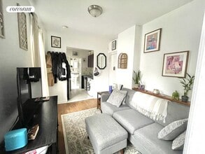 338 E 65th St in New York, NY - Building Photo - Building Photo