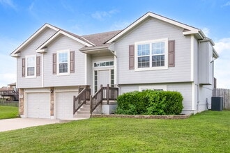 1203 Fall Meadow Ln in Belton, MO - Building Photo - Building Photo