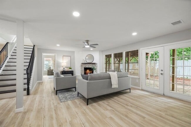 property at 1819 Redwood Ct