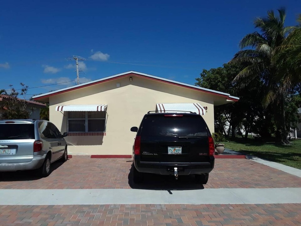 39 SE 4th St in Dania Beach, FL - Building Photo