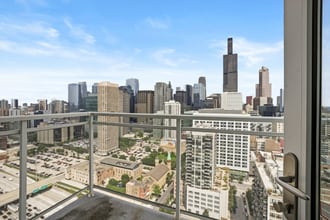 709 W Adams St in Chicago, IL - Building Photo - Building Photo