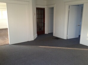 311 W Washington Ave-Unit -Lower in Jackson, MI - Foto de edificio - Building Photo
