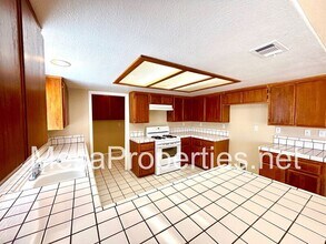11540 Mohawk Rd in Apple Valley, CA - Foto de edificio - Building Photo