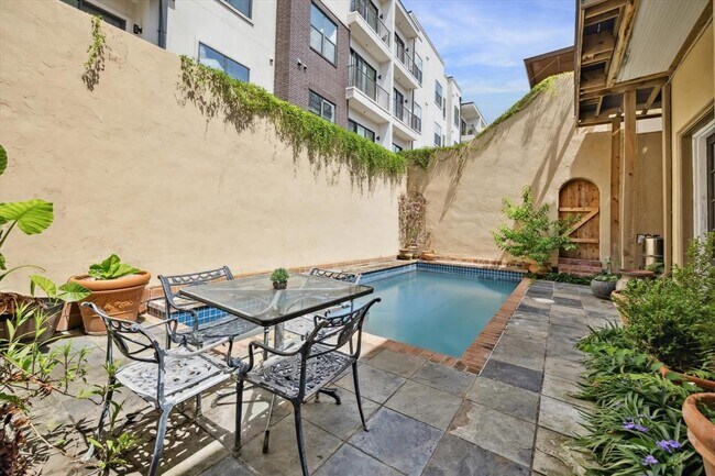 3222 Alabama Ct in Houston, TX - Building Photo - Building Photo
