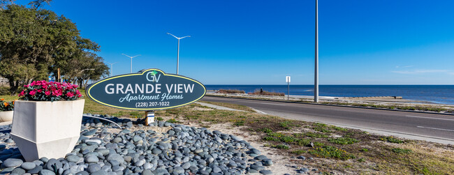 Grande View in Biloxi, MS - Building Photo - Building Photo