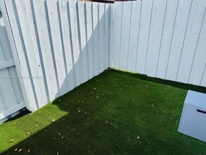 8350 NW 7th St in Pembroke Pines, FL - Building Photo - Building Photo