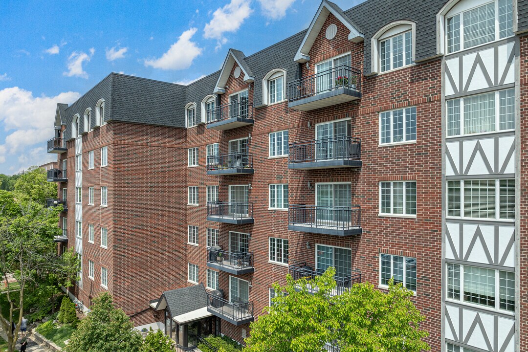 Forest Apartments in Glen Ellyn, IL - Foto de edificio